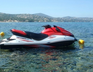 清澈见底的海水 